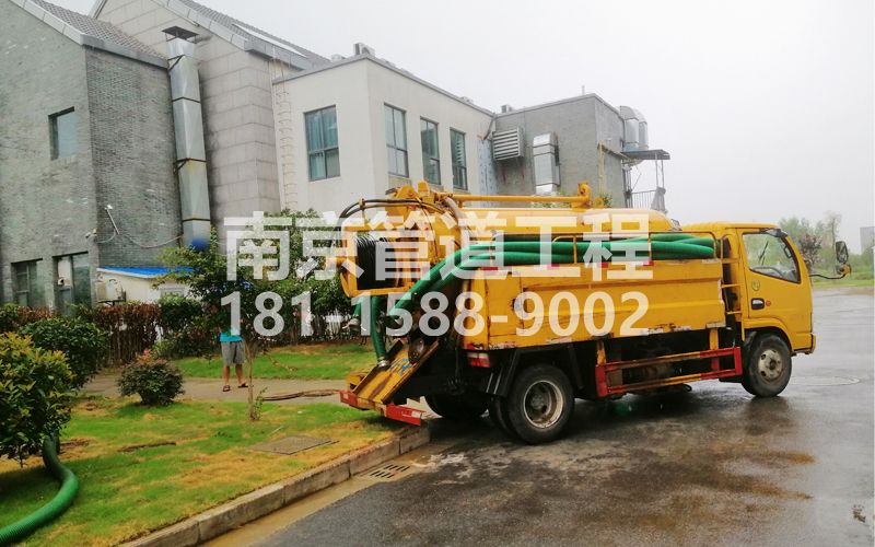 246虹苑小区化粪池清理