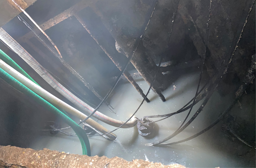 272虹苑商城污水池清运